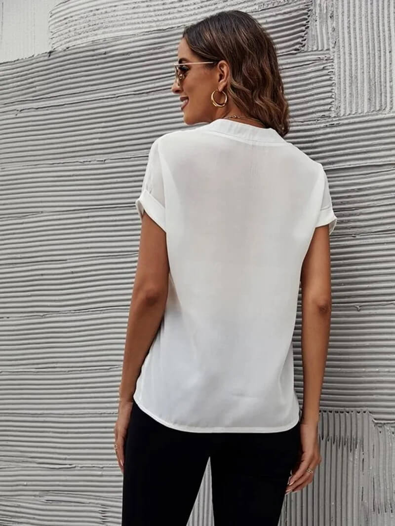 Ava™ | Afslappet bluse med V-hals og korte ærmer